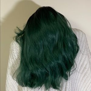 Wig- black and green